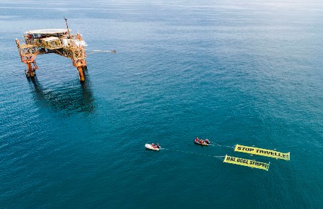Greenpeace in azione nell’Adriatico: le trivelle minacciano i nostri mari