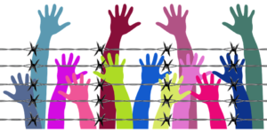 mani su filo spinato