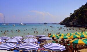 Stabilimenti balneari, le misure anti Covid per la riapertura