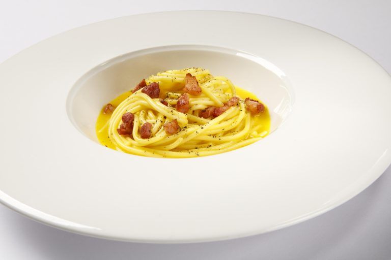 spaghettoni con crema di riso allo zafferano