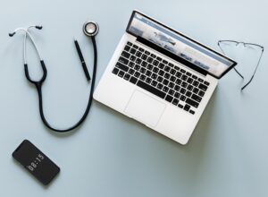 Visite mediche, boom di prenotazioni online tra i più giovani