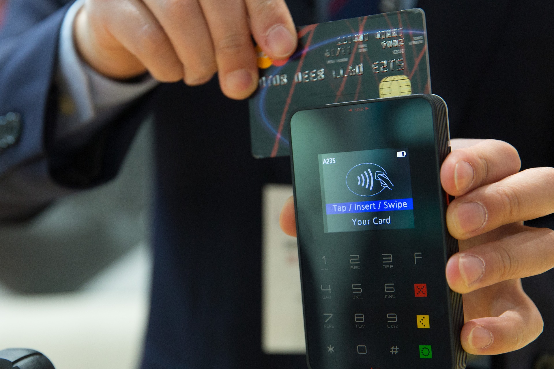 Cashback di Natale, rimborsi per oltre 222 milioni di euro. Consumatori segnalano transazioni non registrate