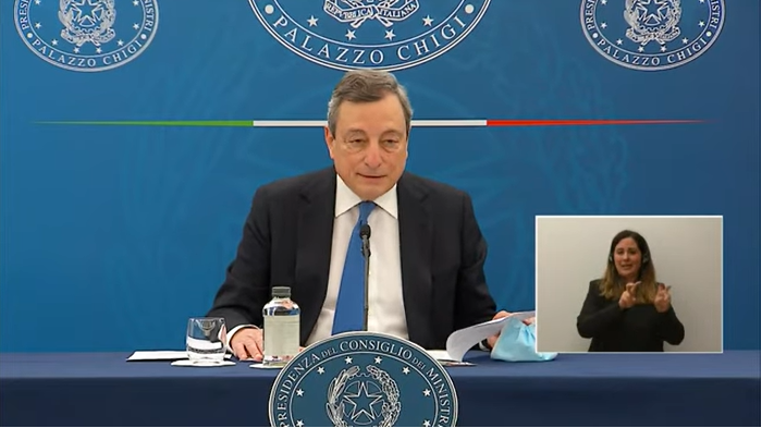 Draghi in conferenza stampa: dal 26 aprile torna la zona gialla