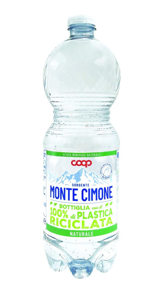 Coop, in arrivo la bottiglia con il 100% di plastica riciclata