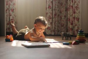 bambino che legge