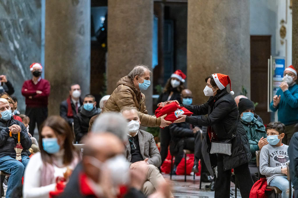 Natale e solidarietà, Sant'Egidio lancia la campagna "Aggiungi un posto a tavola"
