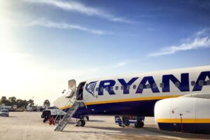 Ryanair, Consumatori denunciano mancati rimborsi ai passeggeri positivi al Covid