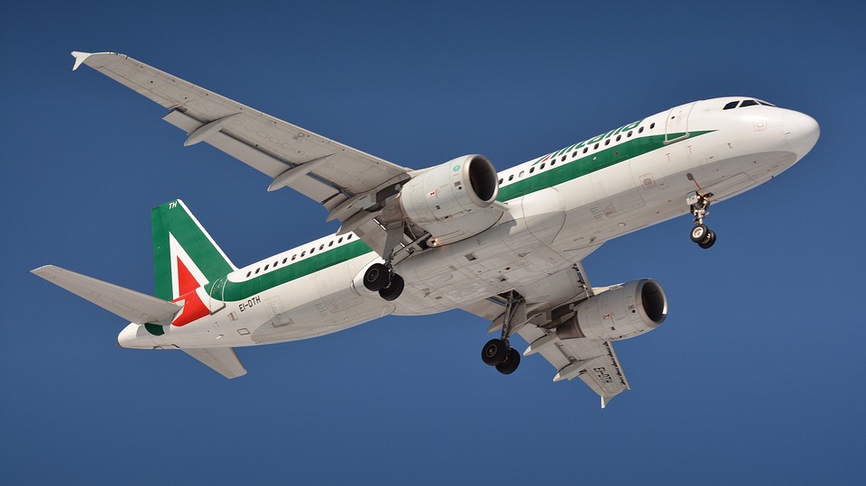 Alitalia, passeggeri in attesa di rimborso. Federconsumatori: sbloccare la procedura