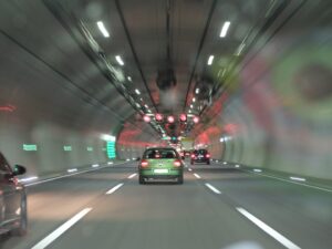 Abitudini al volante, Altroconsumo: troppi i rischi sottovalutati da chi guida