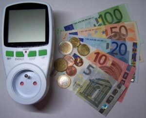 Crescono senza sosta i prezzi dell'energia. Codacons: costi scaricati sui consumatori