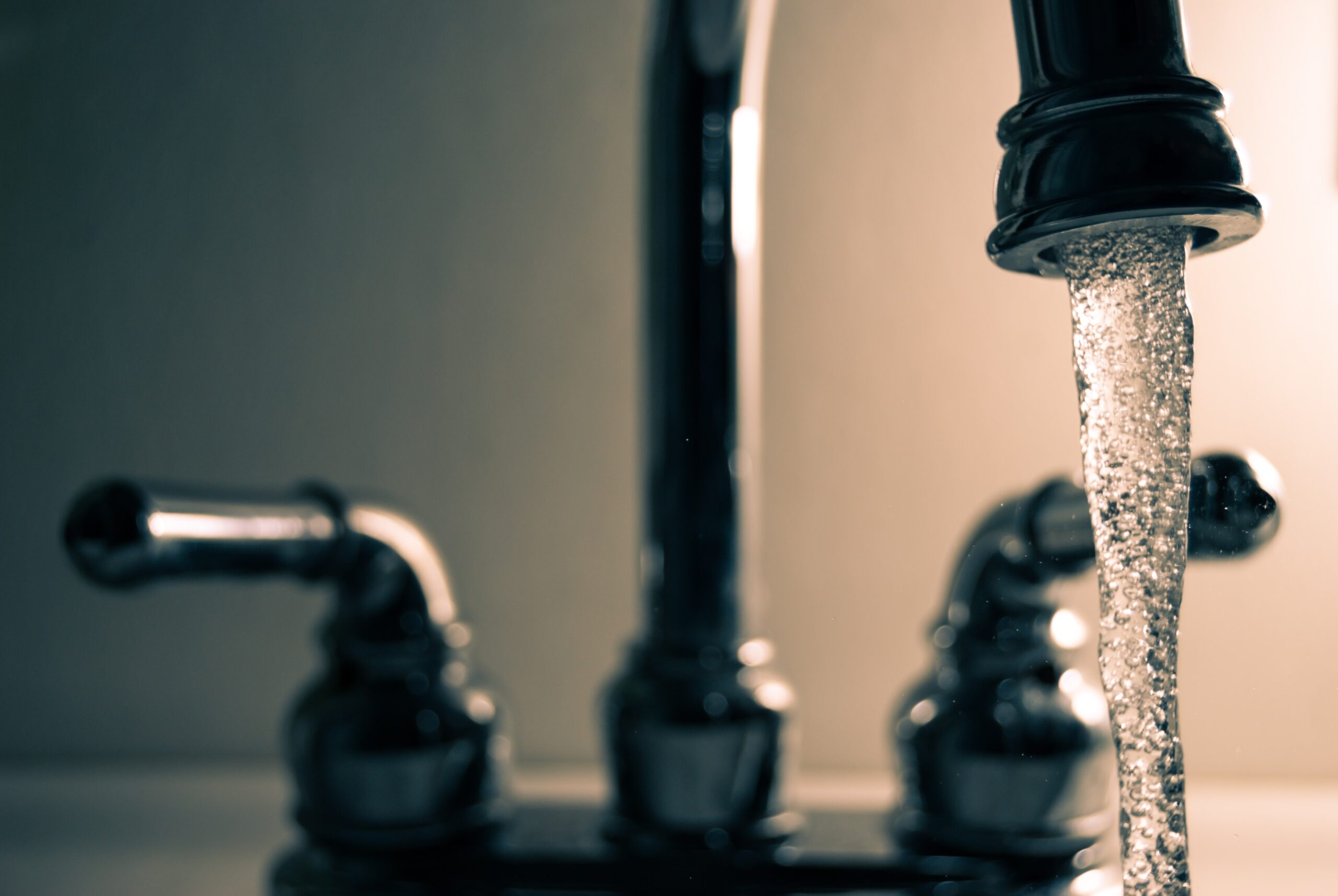 acqua pexels-steve-johnson-861414