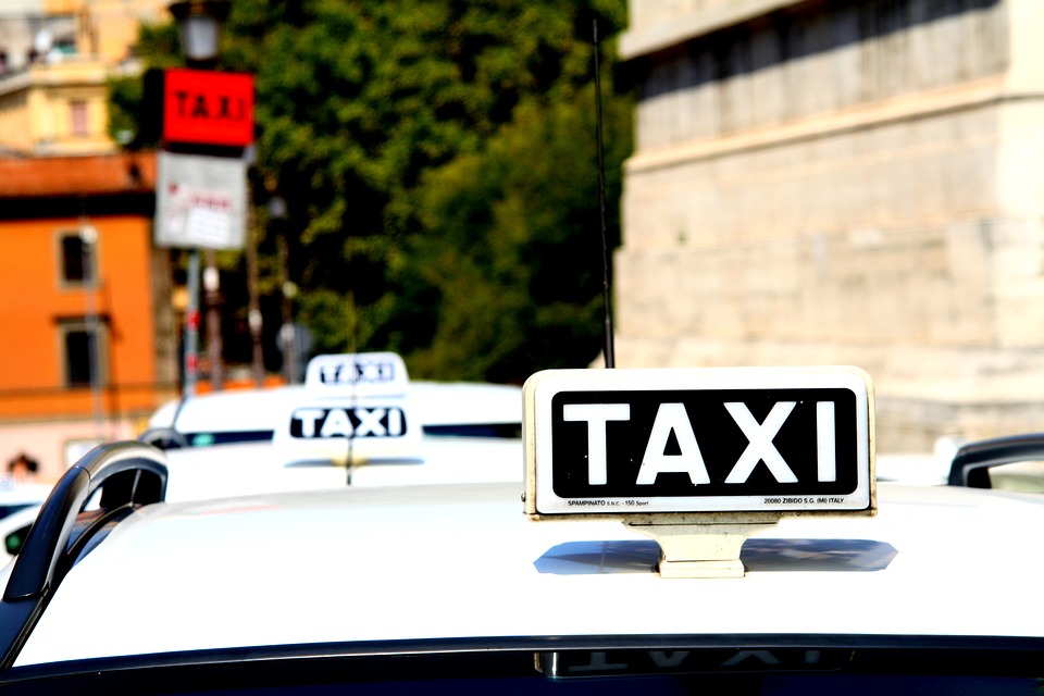 Taxi e Ddl Concorrenza, Consumatori: "sciopero illegale e interruzione di pubblico servizio"