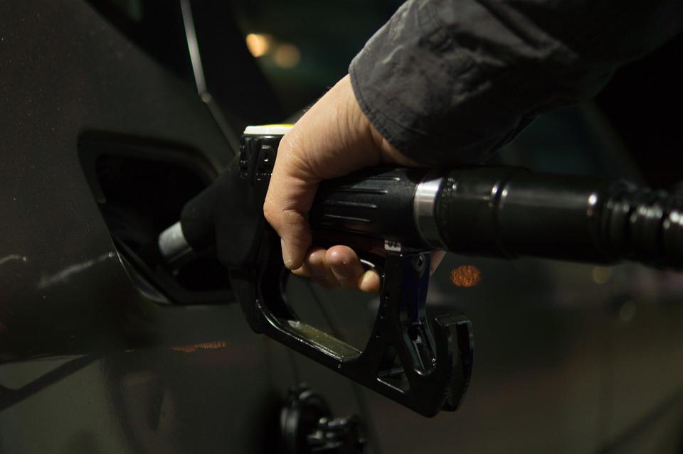 Carburanti, Unem: a luglio consumi in calo. Consumatori: effetto caro-benzina