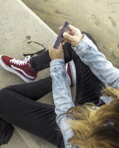 Fumo tra gli adolescenti in Europa: in calo il tabacco, cresce l'interesse per l'e-cig