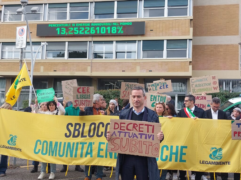 “Sblocchiamo le comunità energetiche!”: oggi a Roma, il sit-in organizzato da Legambiente