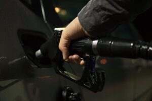 Carburanti, i rincari pesano sui consumatori. Prosegue il dibattito sulle cause degli aumenti (Fonte immagine: Pixabay)