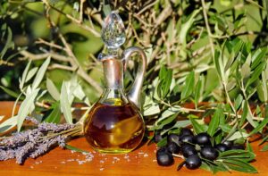 Olio d'oliva: in calo la produzione nazionale e i consumi. L'indagine