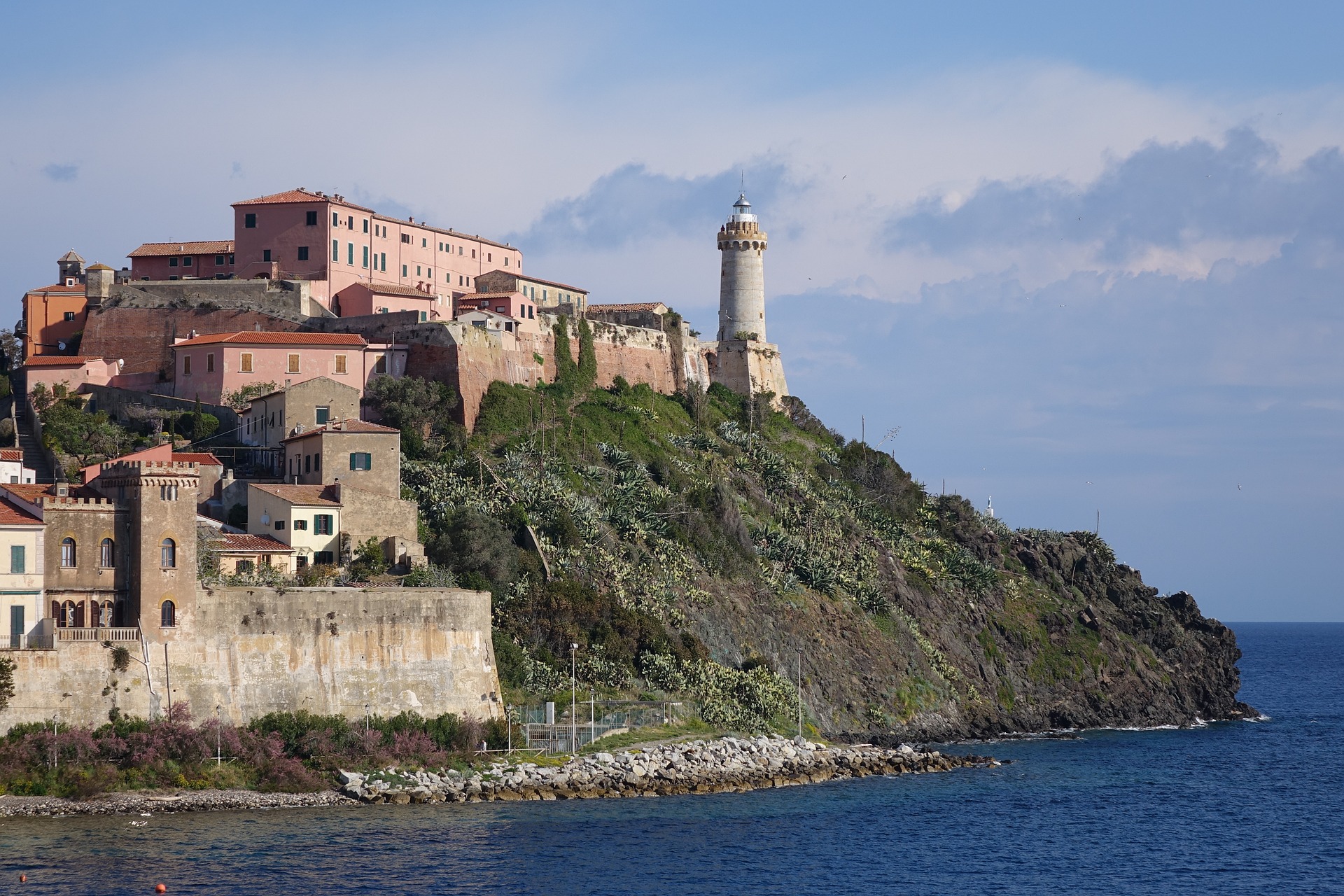 https://pixabay.com/it/photos/portoferraio-isola-d-elba-italia-4184335/