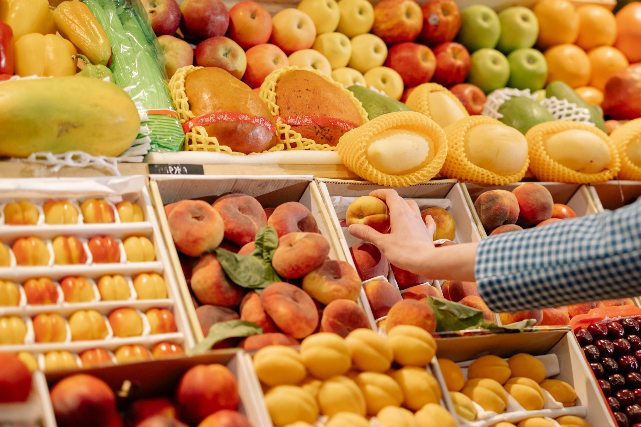 https://www.pexels.com/it-it/foto/cibo-salutare-mano-frutta-9811474/