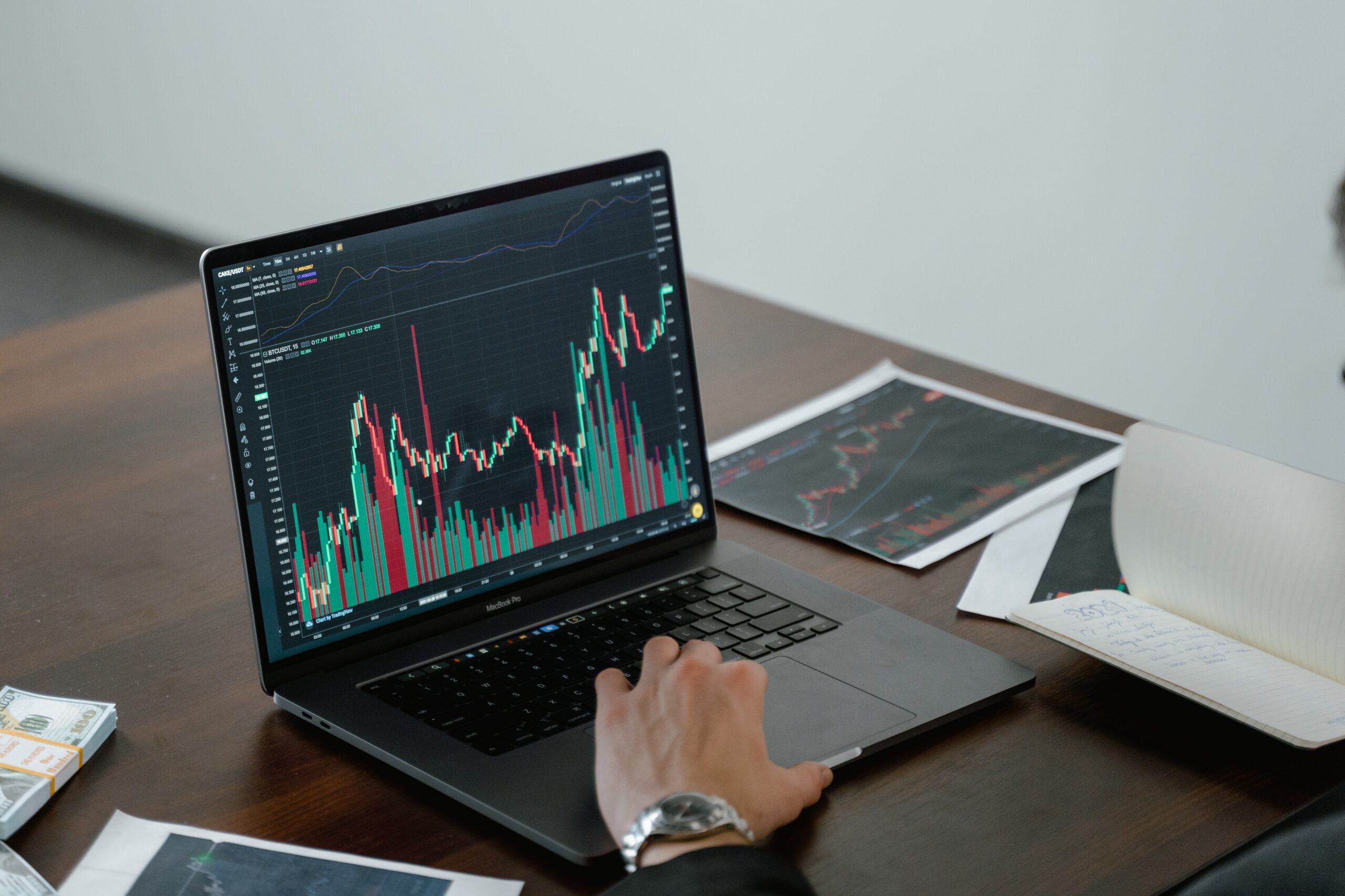 https://www.pexels.com/it-it/foto/laptop-notebook-computer-display-7567486/