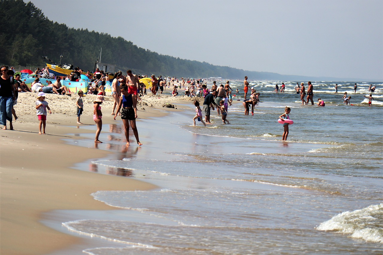 https://pixabay.com/it/photos/mare-spiaggia-turisti-pandemia-5307274/