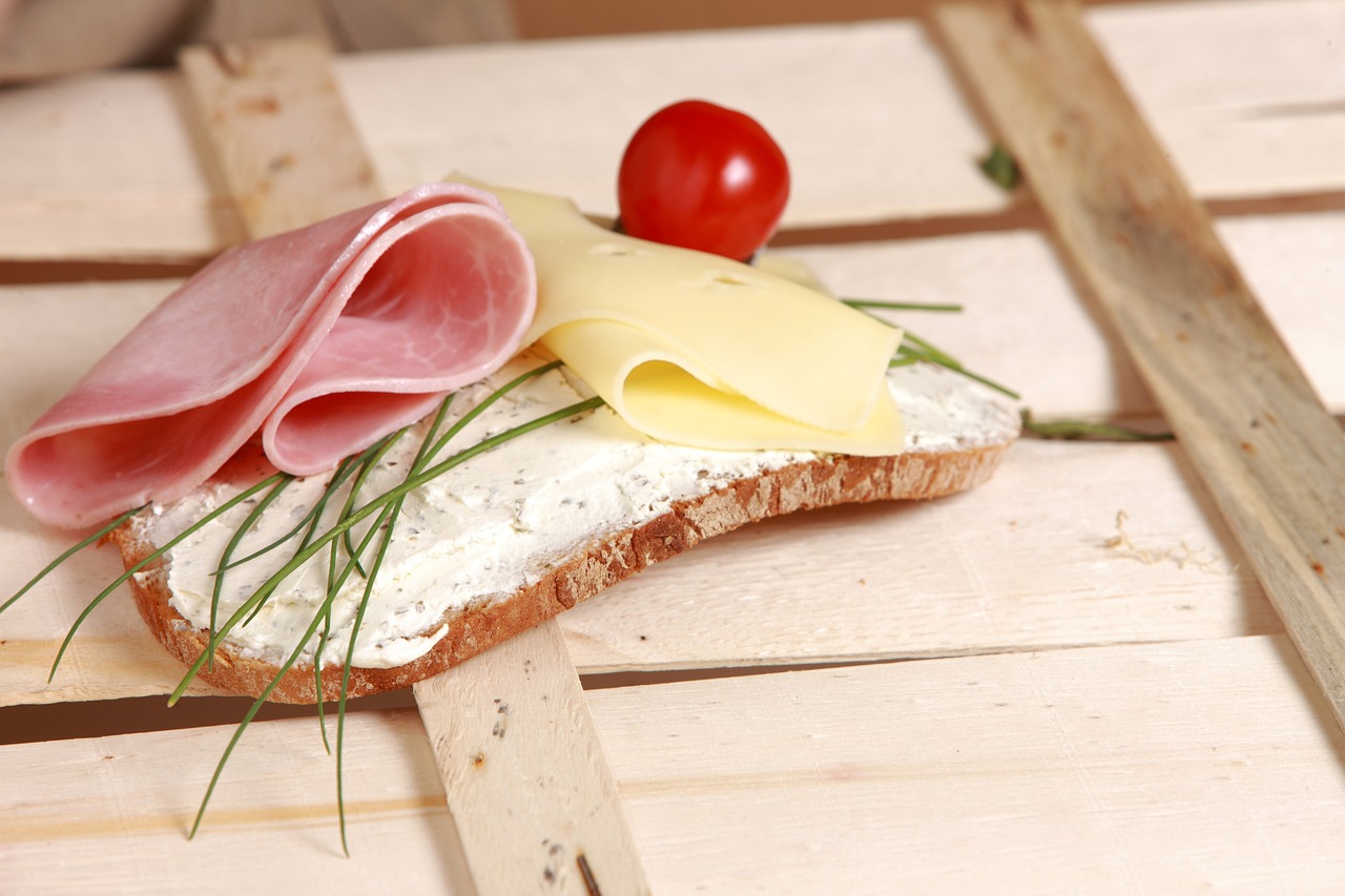 https://pixabay.com/it/photos/panino-aperto-pane-pane-e-burro-1331447/