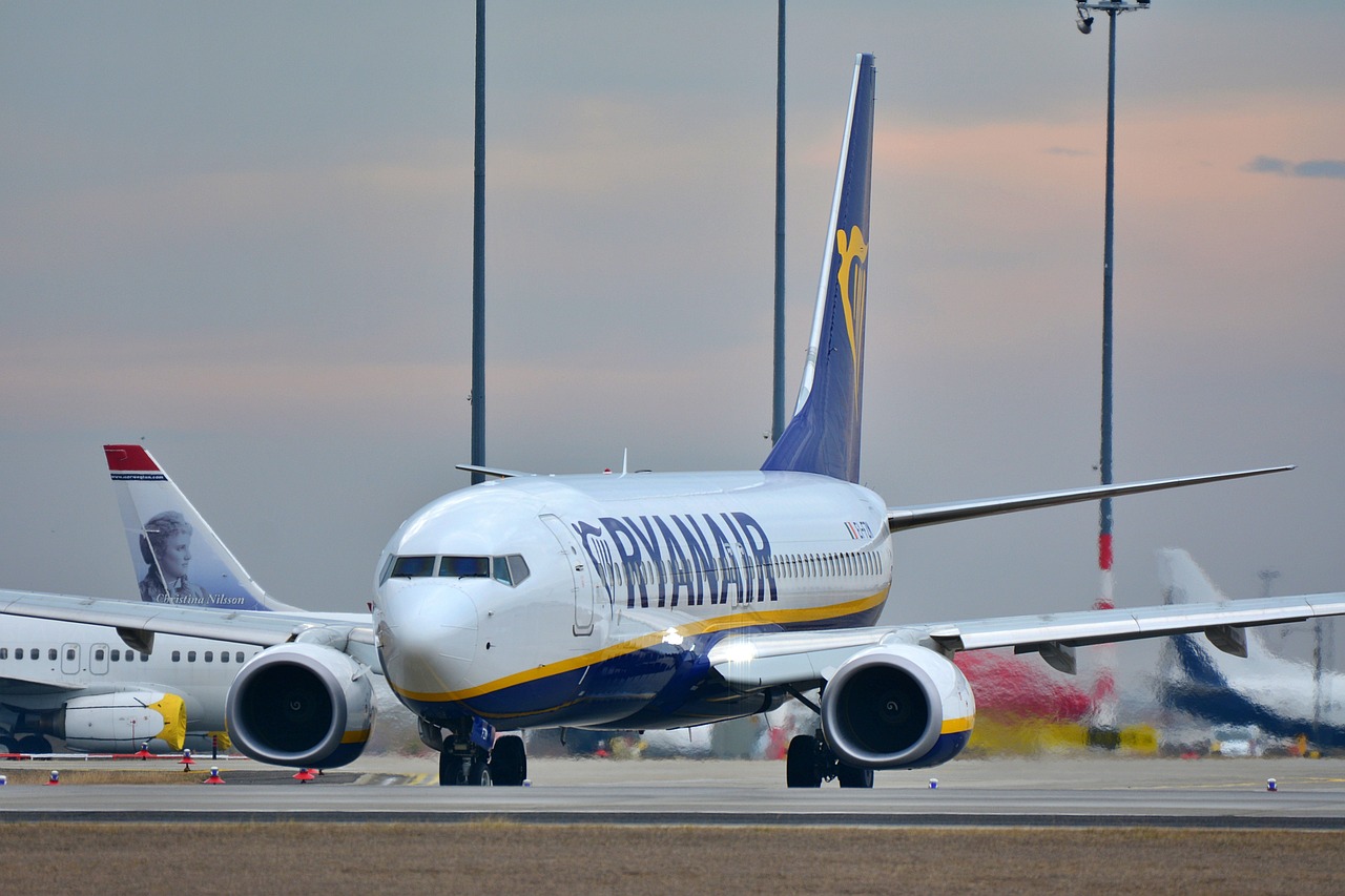 https://pixabay.com/it/photos/volo-boeing-aeroporto-volare-4454342/