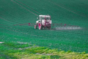Glifosato, la Commissione UE propone il rinnovo dell'autorizzazione per 10 anni