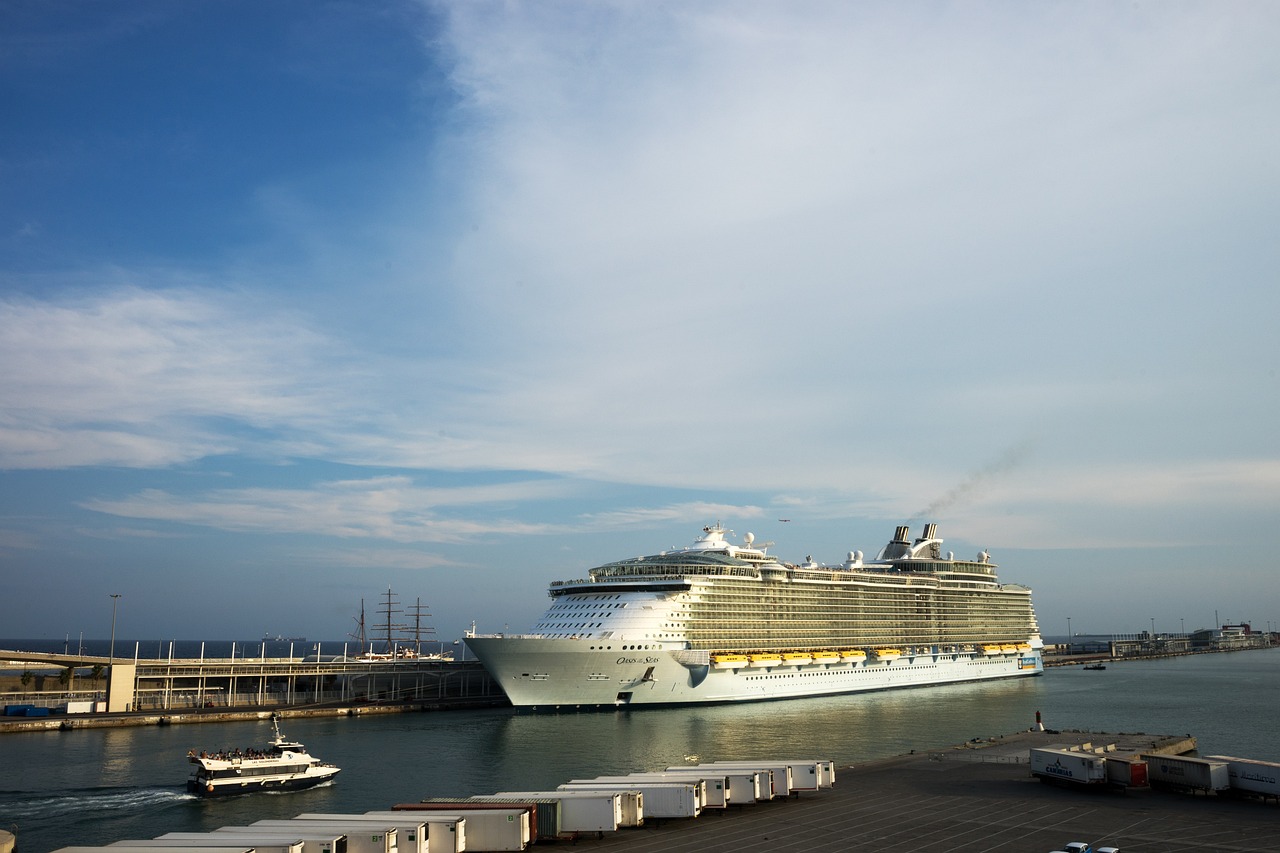 https://pixabay.com/it/photos/crociera-barca-nave-oceano-mare-3599831/