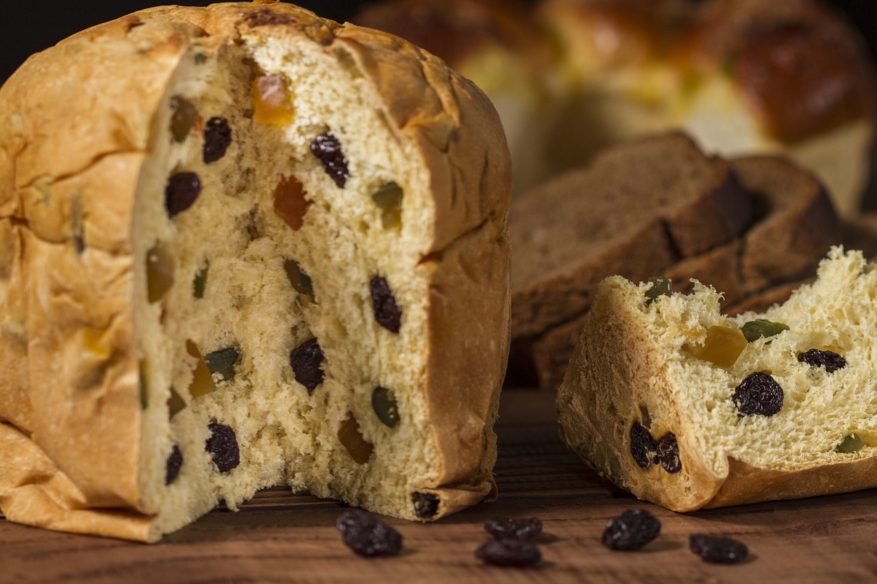 https://pixabay.com/it/photos/panettone-pane-uva-passa-cibo-1696148/