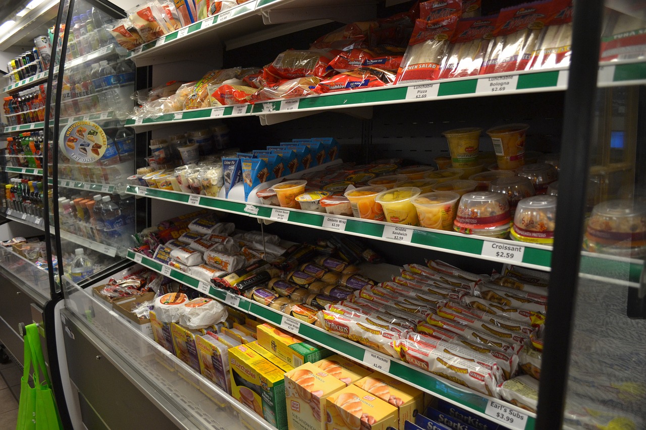 https://pixabay.com/it/photos/supermercato-cibo-scaffali-715391/