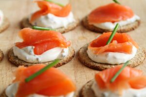 Focolaio di Listeria monocytogenes, EFSA-ECDC: probabile legame con prodotti ittici pronti