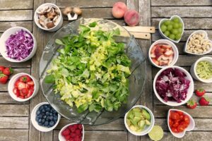 Stop pesticidi nel piatto, Legambiente fa il punto sui fitofarmaci presenti negli alimenti