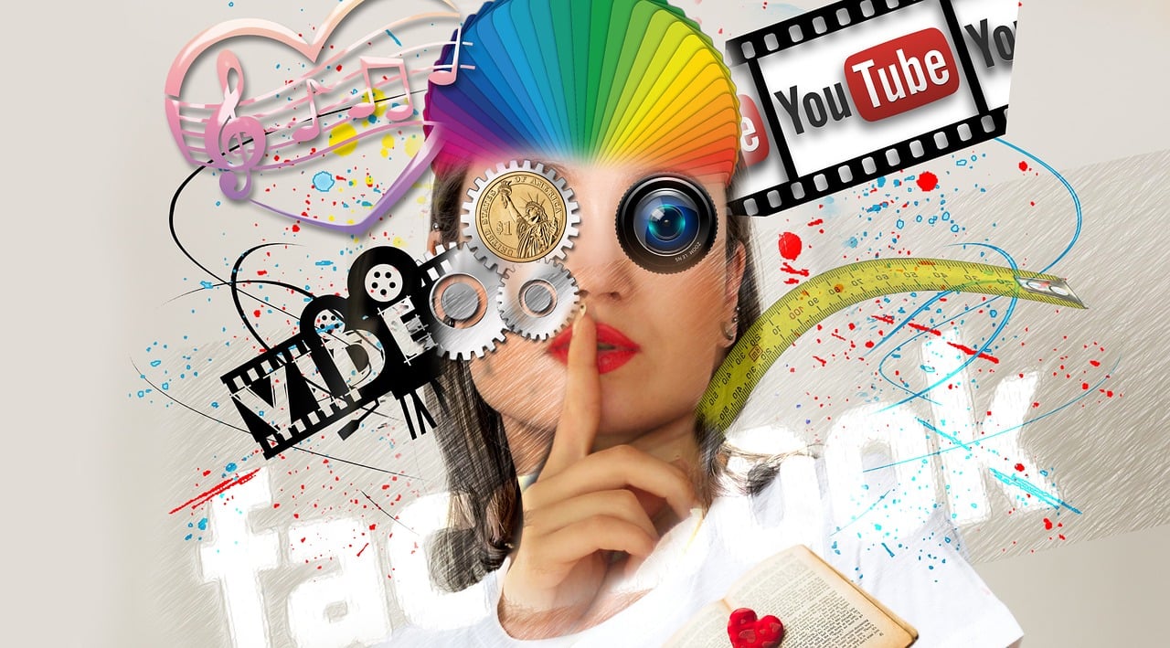 https://pixabay.com/it/illustrations/social-media-interazione-donna-1233873/