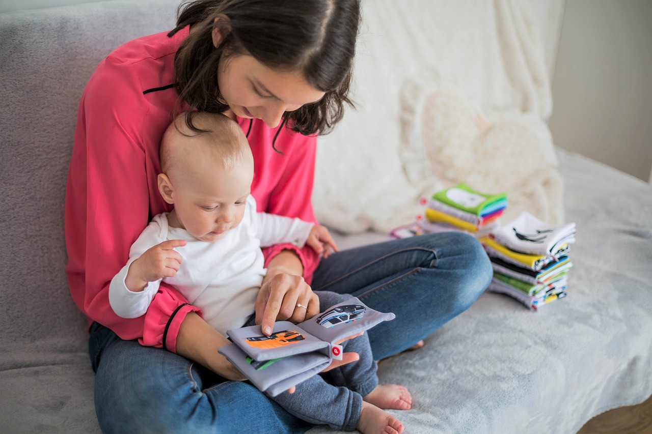 https://pixabay.com/it/photos/maternit%C3%A0-infanzia-madre-e-figlio-4624889/