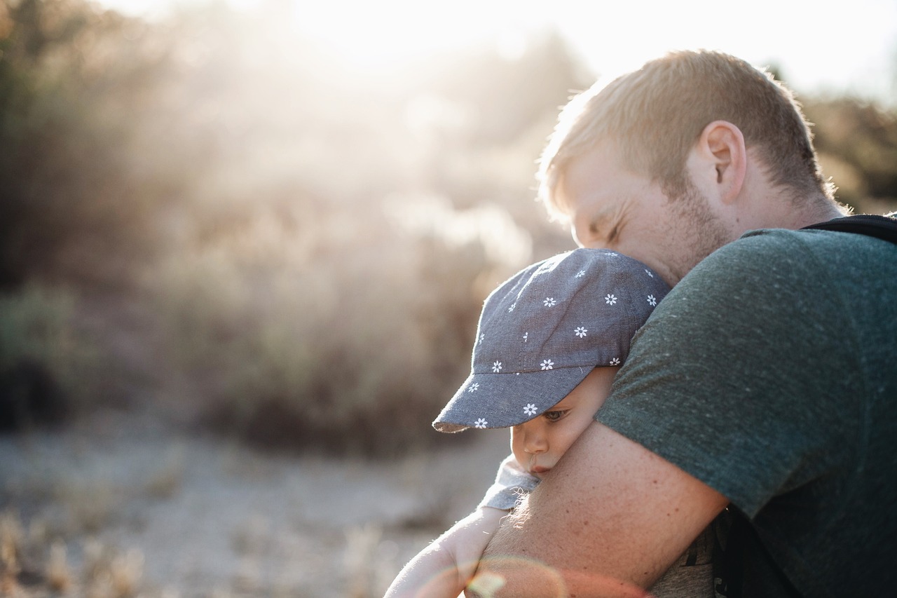 https://pixabay.com/it/photos/bambino-pap%C3%A0-ritratto-famiglia-1835730/