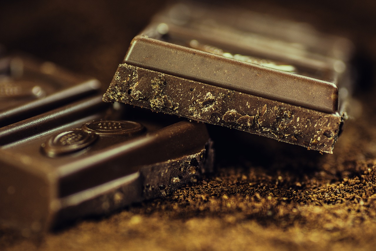 https://pixabay.com/it/photos/cioccolato-barre-cioccolato-fondente-183543/