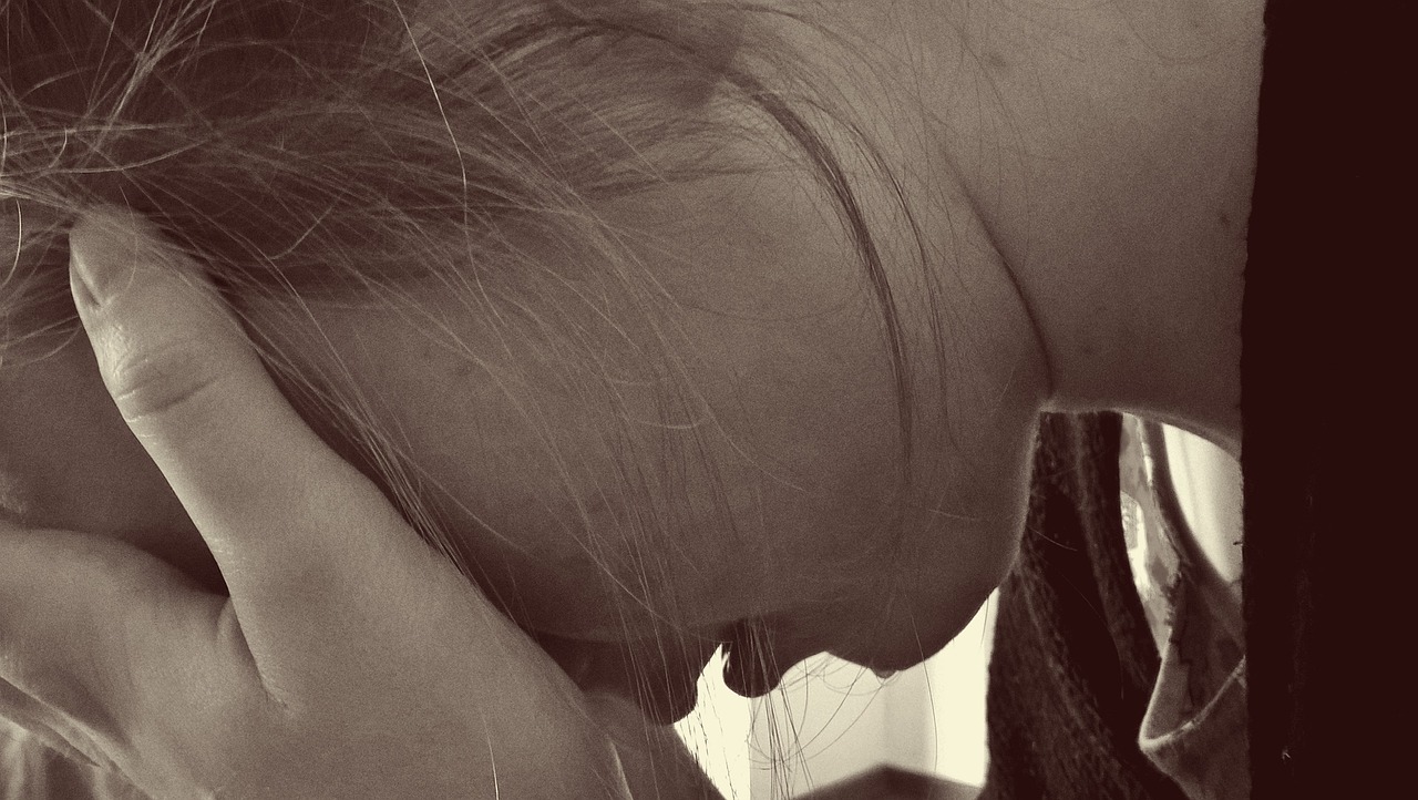 https://pixabay.com/it/photos/donna-disperato-triste-lacrime-1006100/