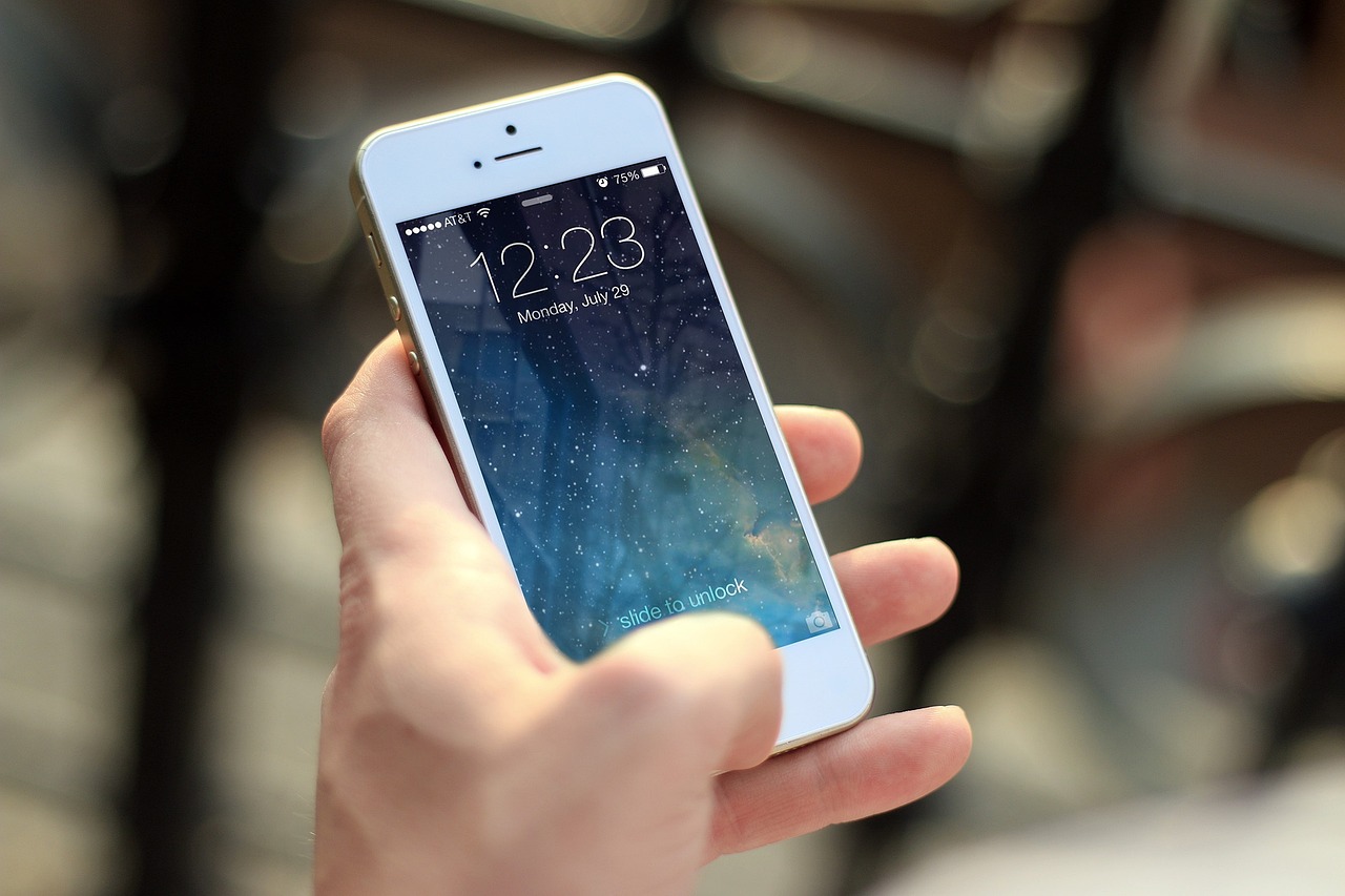 https://pixabay.com/it/photos/i-phone-smartphone-app-410324/