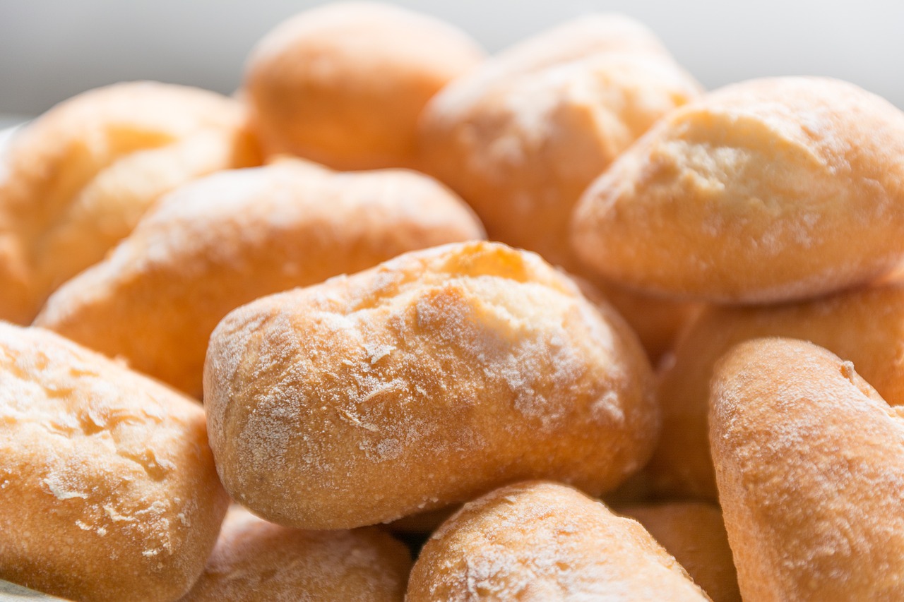 https://pixabay.com/it/photos/pane-panini-glutine-1369207/