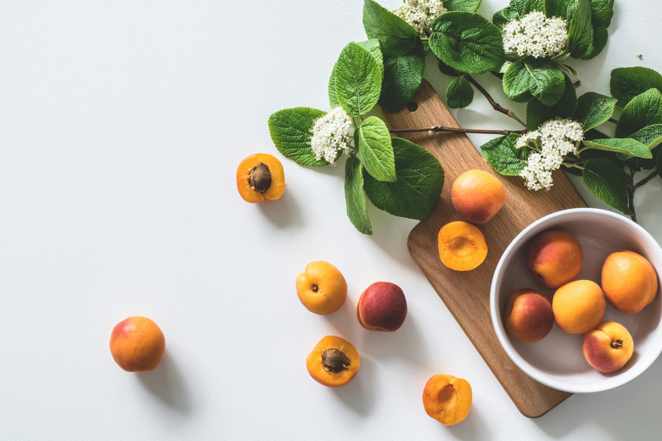 https://www.pexels.com/it-it/foto/frutta-dell-albicocca-sulla-ciotola-1028599/