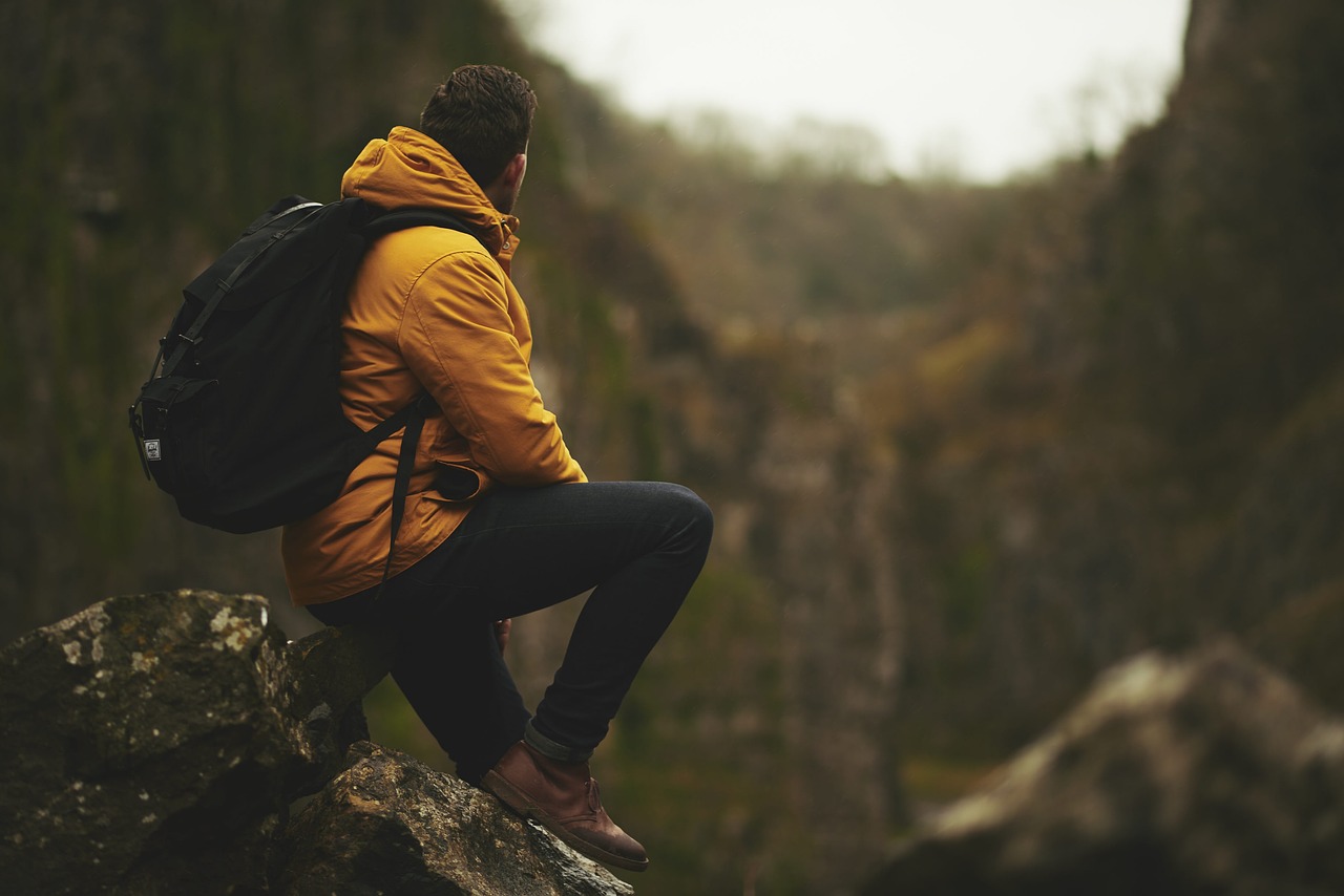 https://pixabay.com/it/photos/avventura-uomo-montagna-allaperto-1850178/