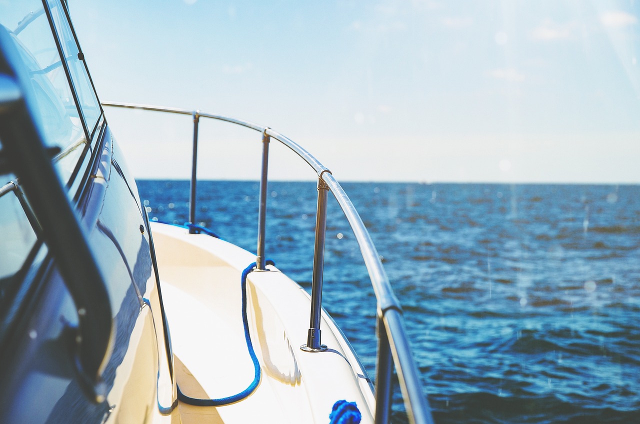 https://pixabay.com/it/photos/barca-yacht-ringhiere-tempo-libero-1867236/