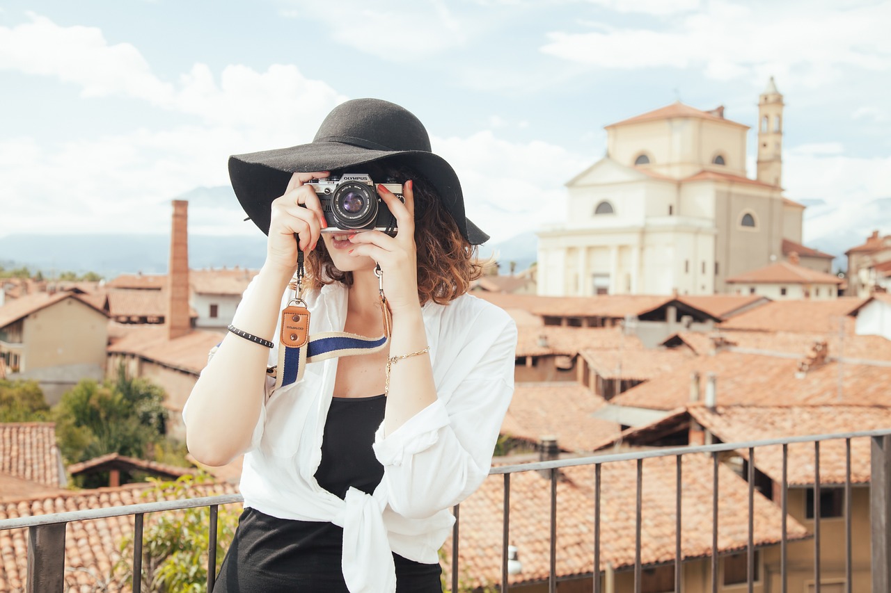 https://pixabay.com/it/photos/fotografo-turista-istantanea-407068/