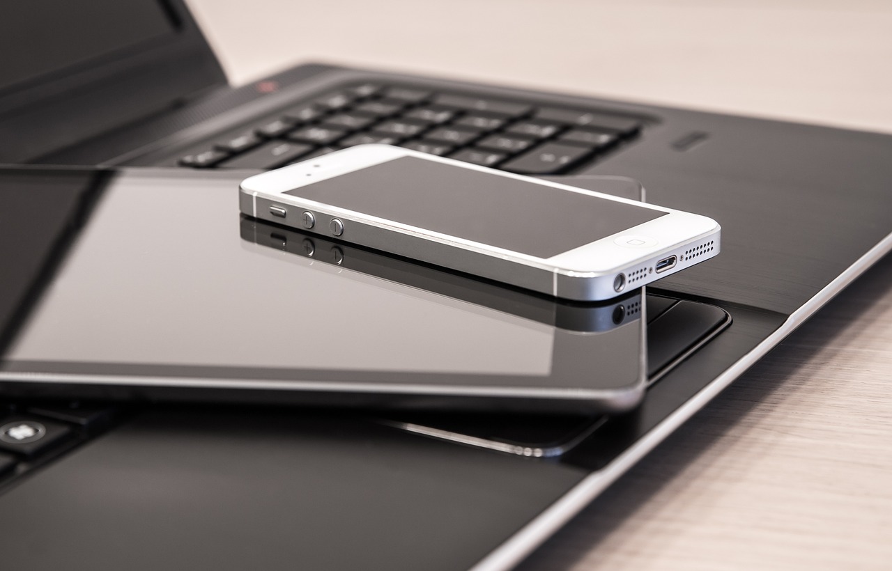 https://pixabay.com/it/photos/tecnologia-dispositivi-elettronica-6801334/