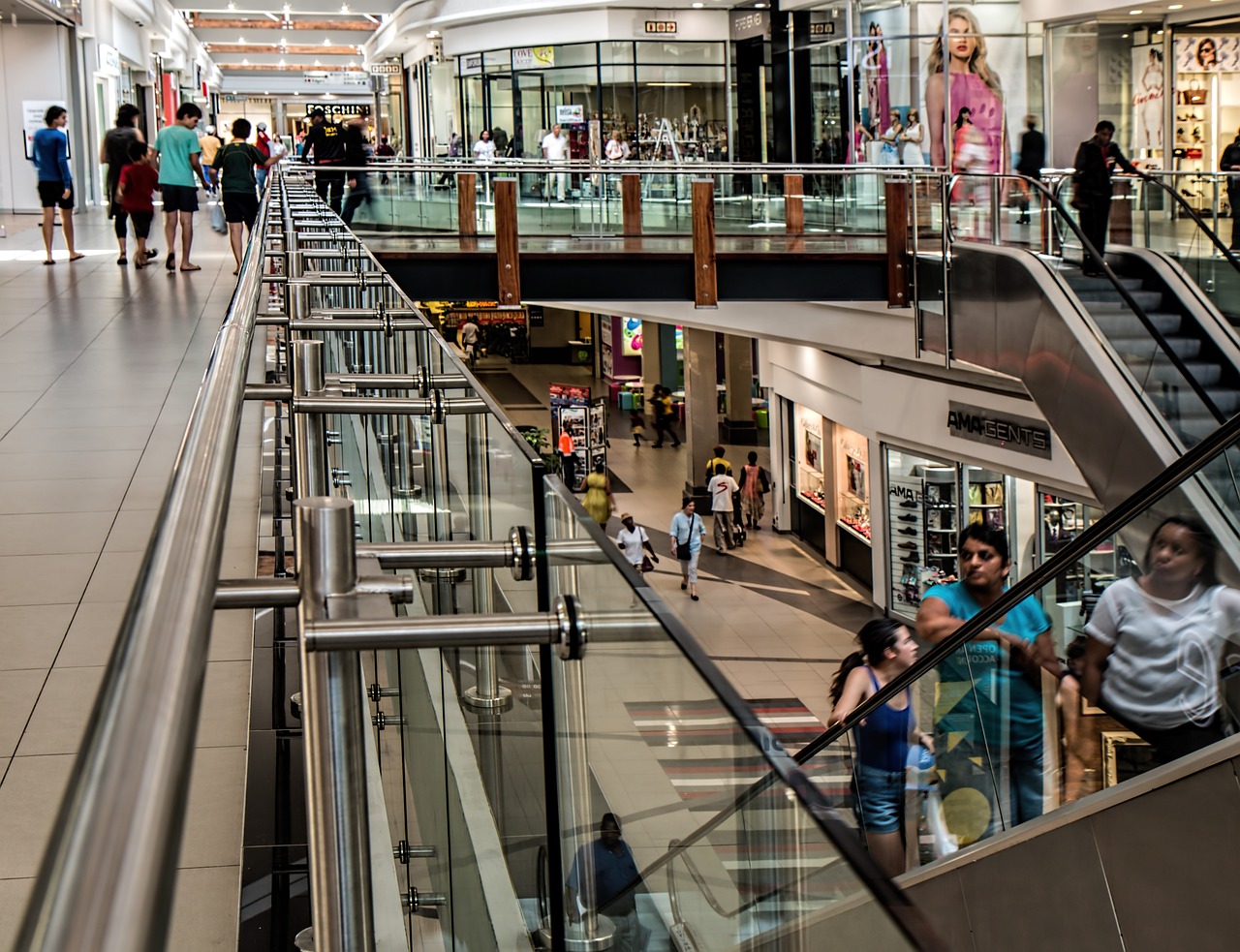 https://pixabay.com/it/photos/centro-commerciale-negozio-509536/