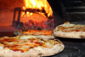 Pizza e bevanda in pizzeria, Altroconsumo analizza i costi in 27 città italiane