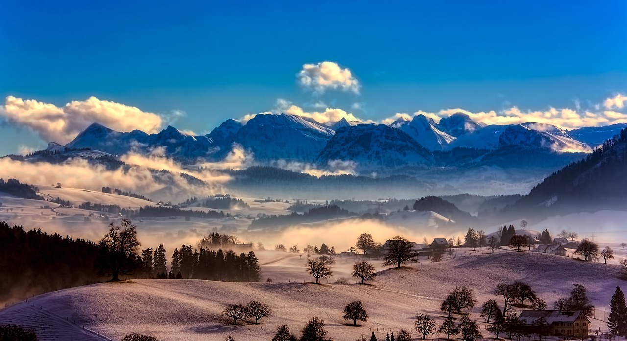 https://pixabay.com/it/photos/alpi-nevicare-panorama-montagne-2700403/