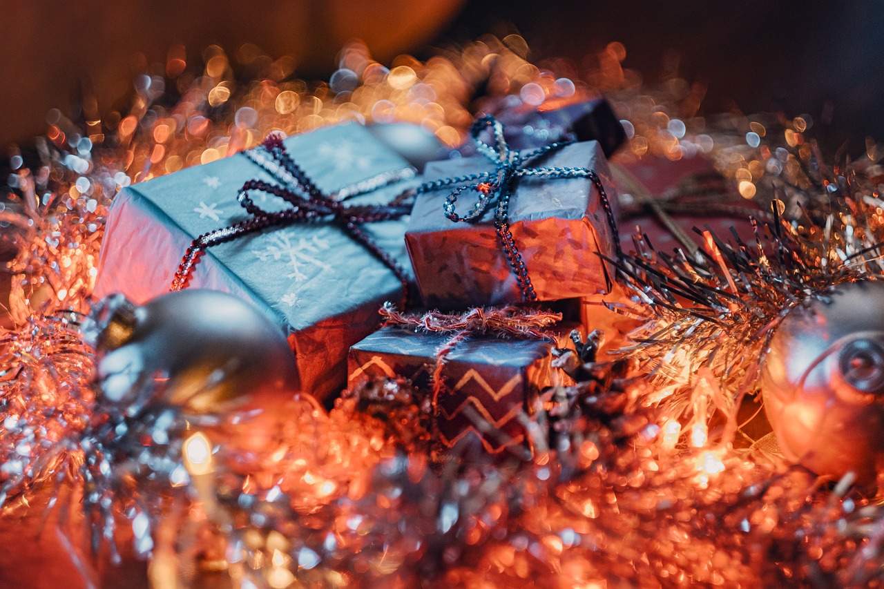 https://pixabay.com/it/photos/natale-i-regali-regali-5815034/