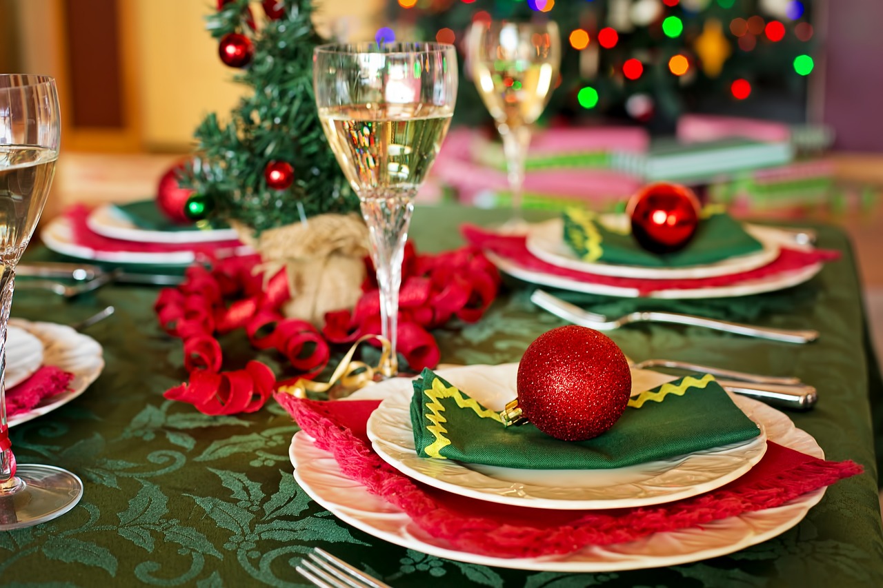 https://pixabay.com/it/photos/tavola-di-natale-cena-di-natale-1909796/